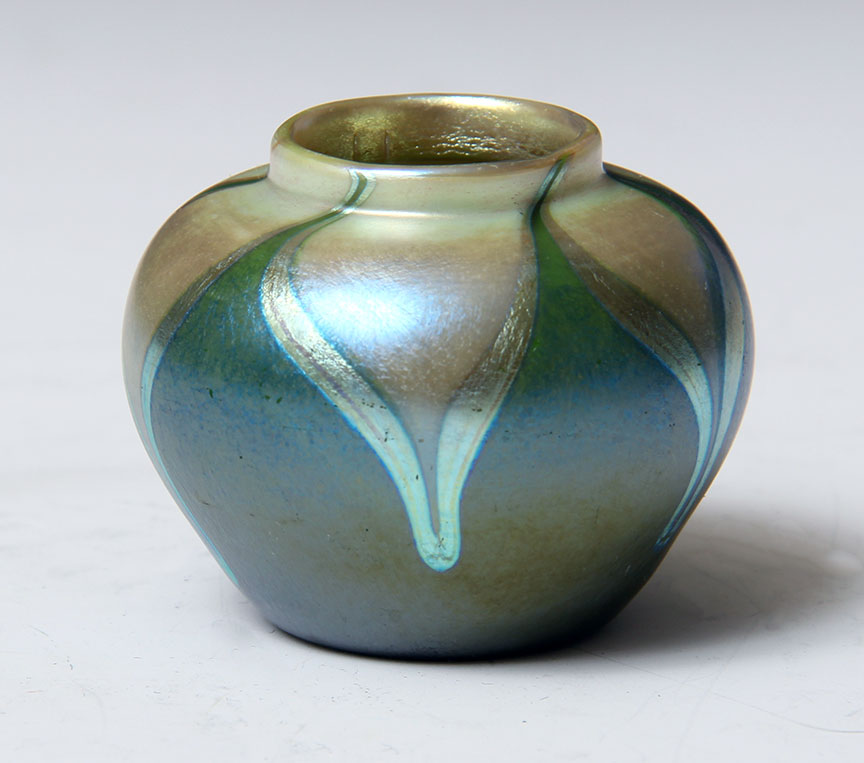 Tiffany Favrile, Miniature decorated vase