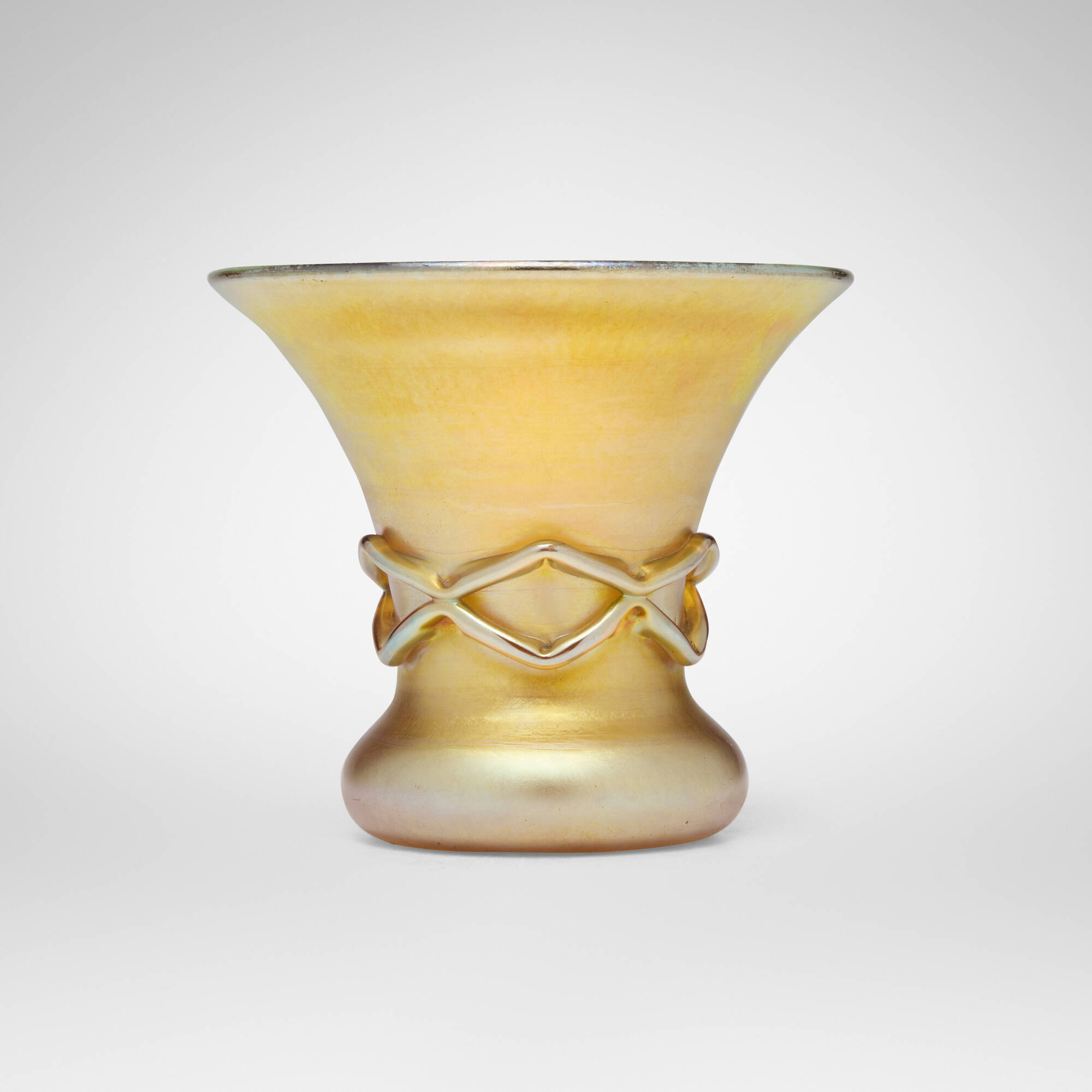Tiffany Favrile, Gold chain decorated vase